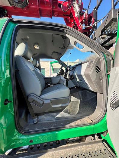 Used Elliott L55R Sign Crane on 2019 International 4300 Reg Cab Flatbed Truck - M97257