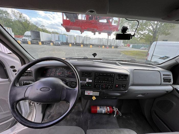 Used Elliot L60R Sign Crane on 2006 Ford F750 4x2 Reg Cab Flatbed Truck - R77335