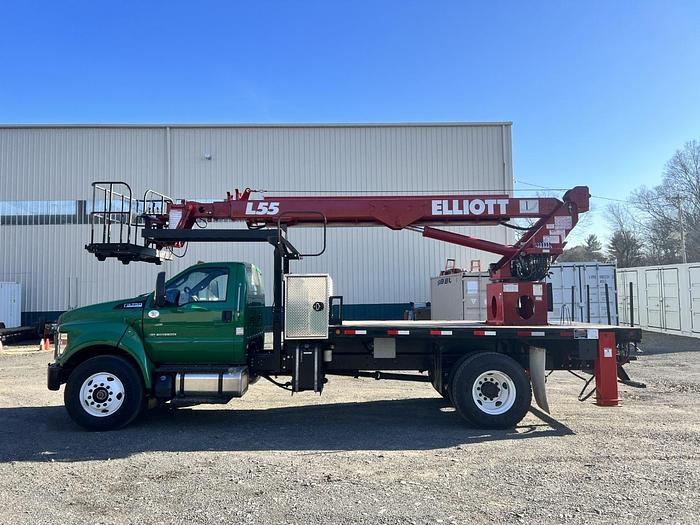 Used Elliott L55R Sign Crane on 2019 International 4300 Reg Cab Flatbed Truck - M97257