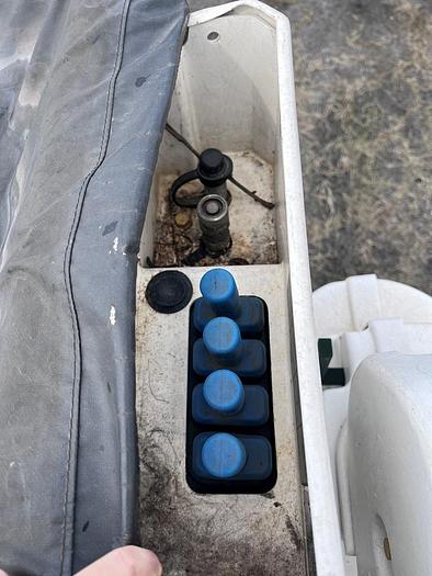 Used Altec AT41M Bucket Boom on 2019 Ford F550 4x4 Reg Cab Utility Truck - M03357