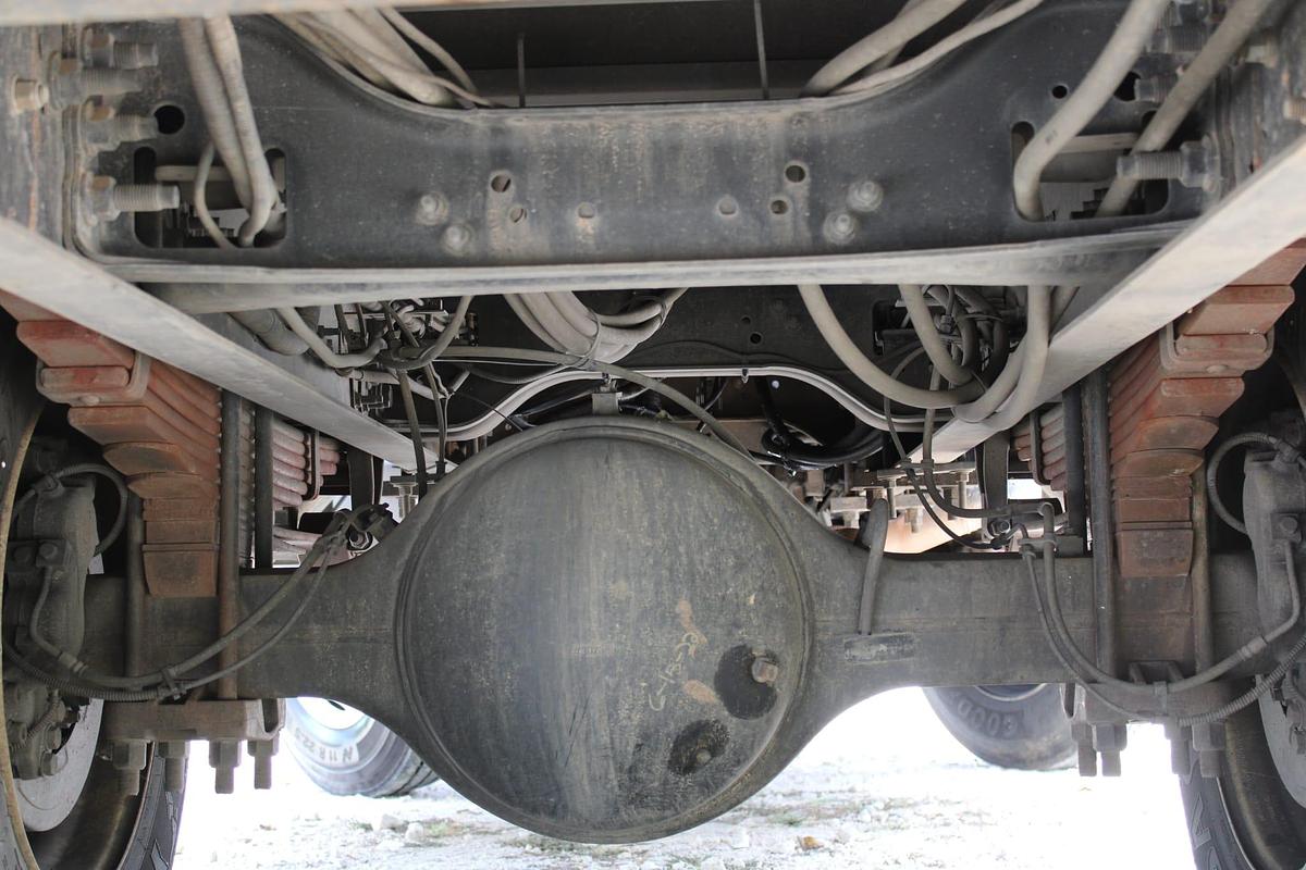 Used Versalift VST-5500SI on 2016 Ford F750 Reg Cab Utility Truck - M03468