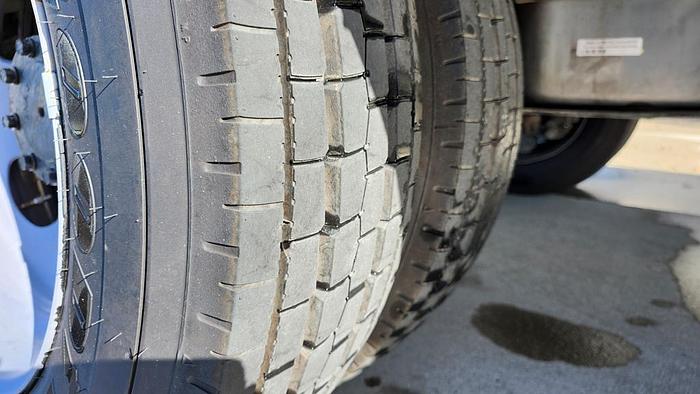 Used Altec AT40S Bucket Boom on 2016 Ford F550 Reg Cab Utility Truck - 72785