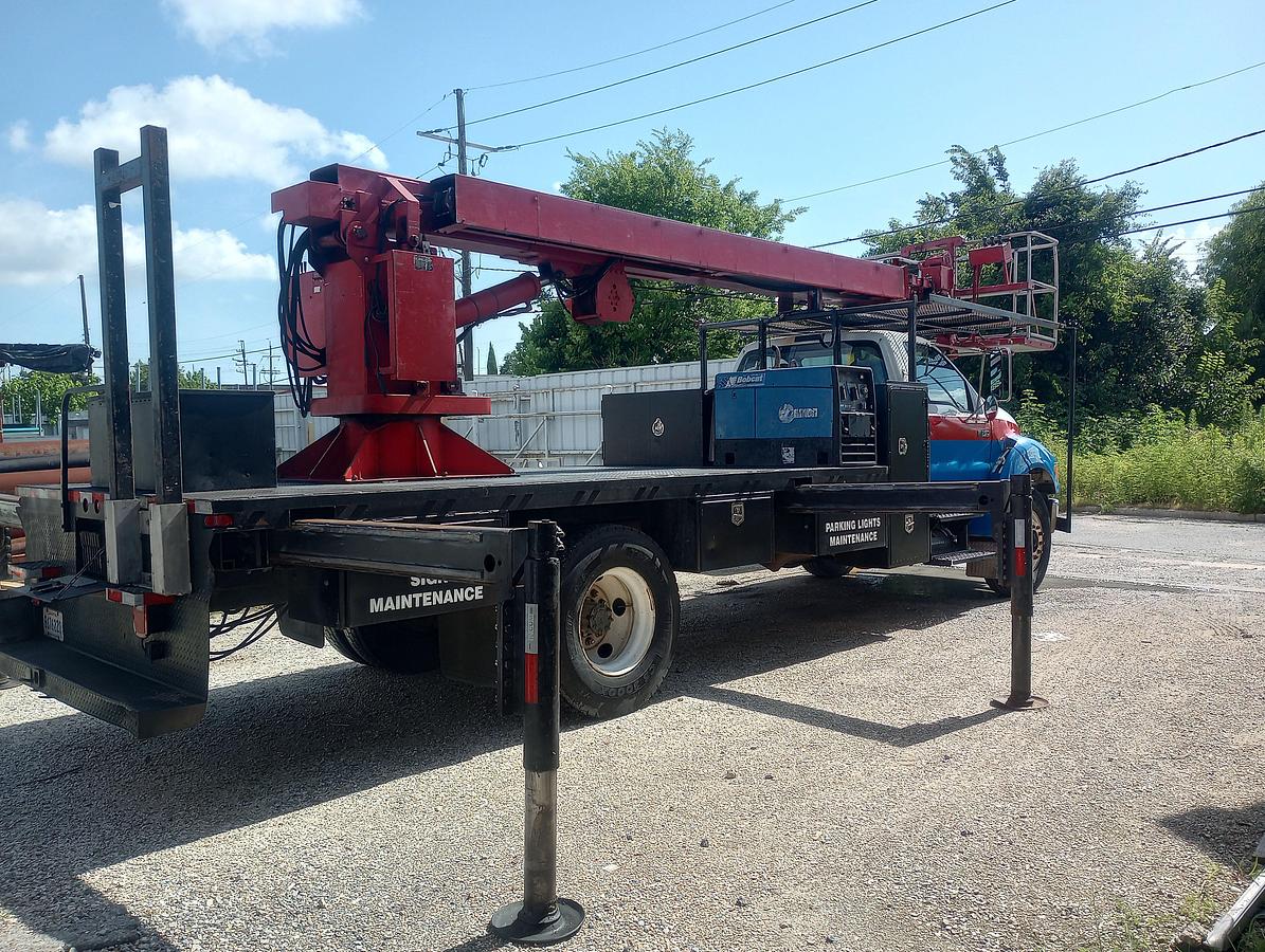 Used 2009 Ford F750 Wilkie 65XRB Sign Crane Truck – M35710