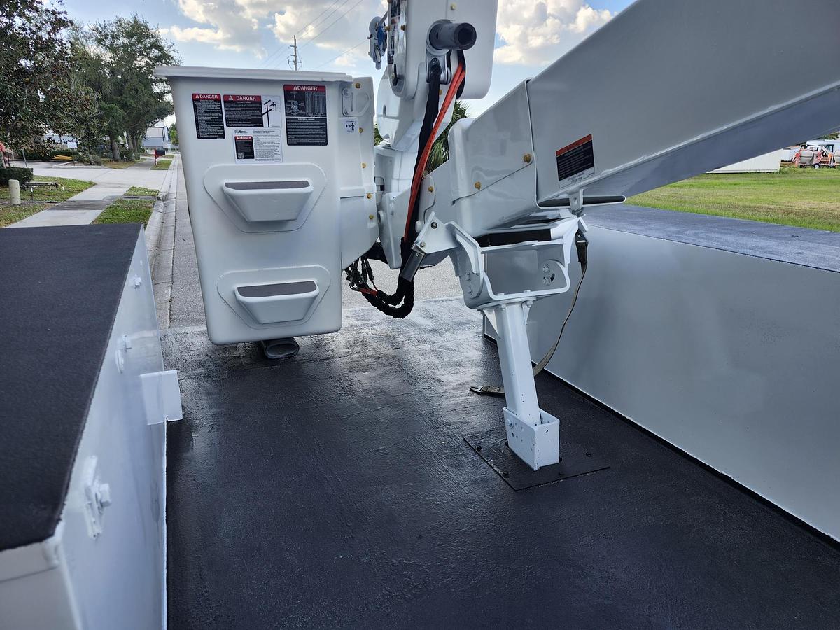 Used Altec AT41M Bucket Boom on 2019 Ford F550 4x4 Reg Cab Service Truck - 15762