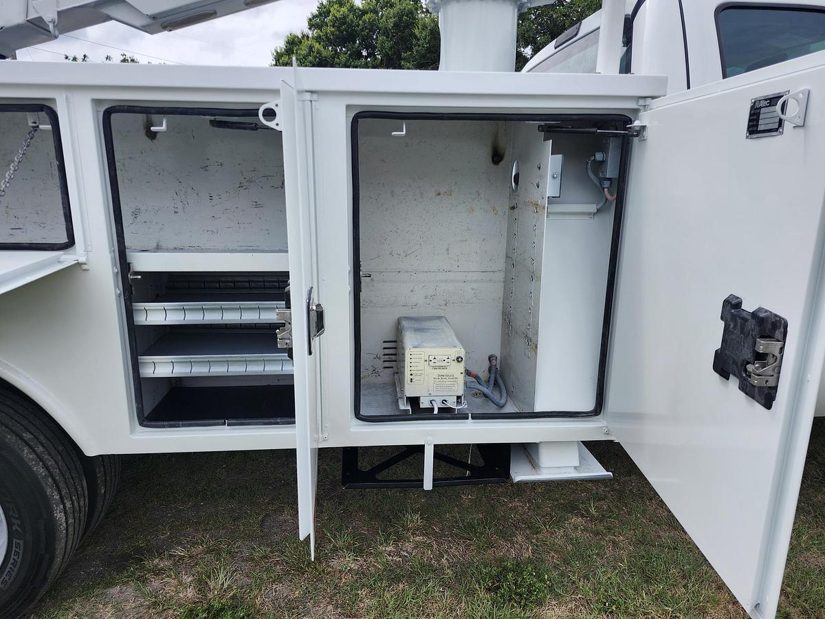 Used Altec AT40S 2-Man Basket Sign Boom on 2016 4x4 Ford F550 Reg Cab Utility Truck - P86066