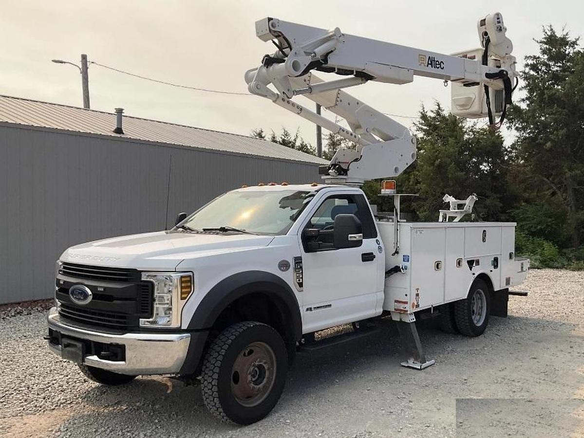 Used Altec AT41M Bucket Boom on 2019 Ford F550 4x4 Reg Cab Utility Truck - 23516