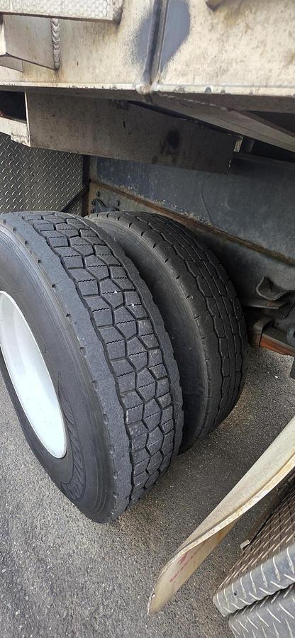 Used Elliott L55R Sign Crane on 2019 Freightliner Derated Non-CDL M2-106 Reg Cab Flatbed Truck - MM6930