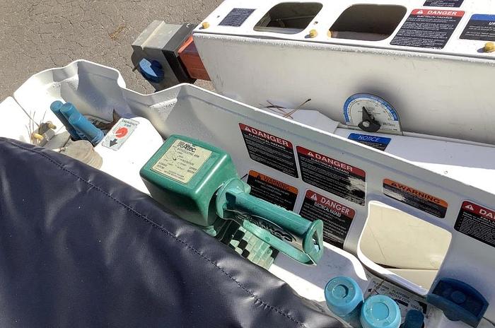 Used Altec AT40MH Bucket Boom on 2018 Ford F550 4x4 Reg Cab Utility Truck - 04802