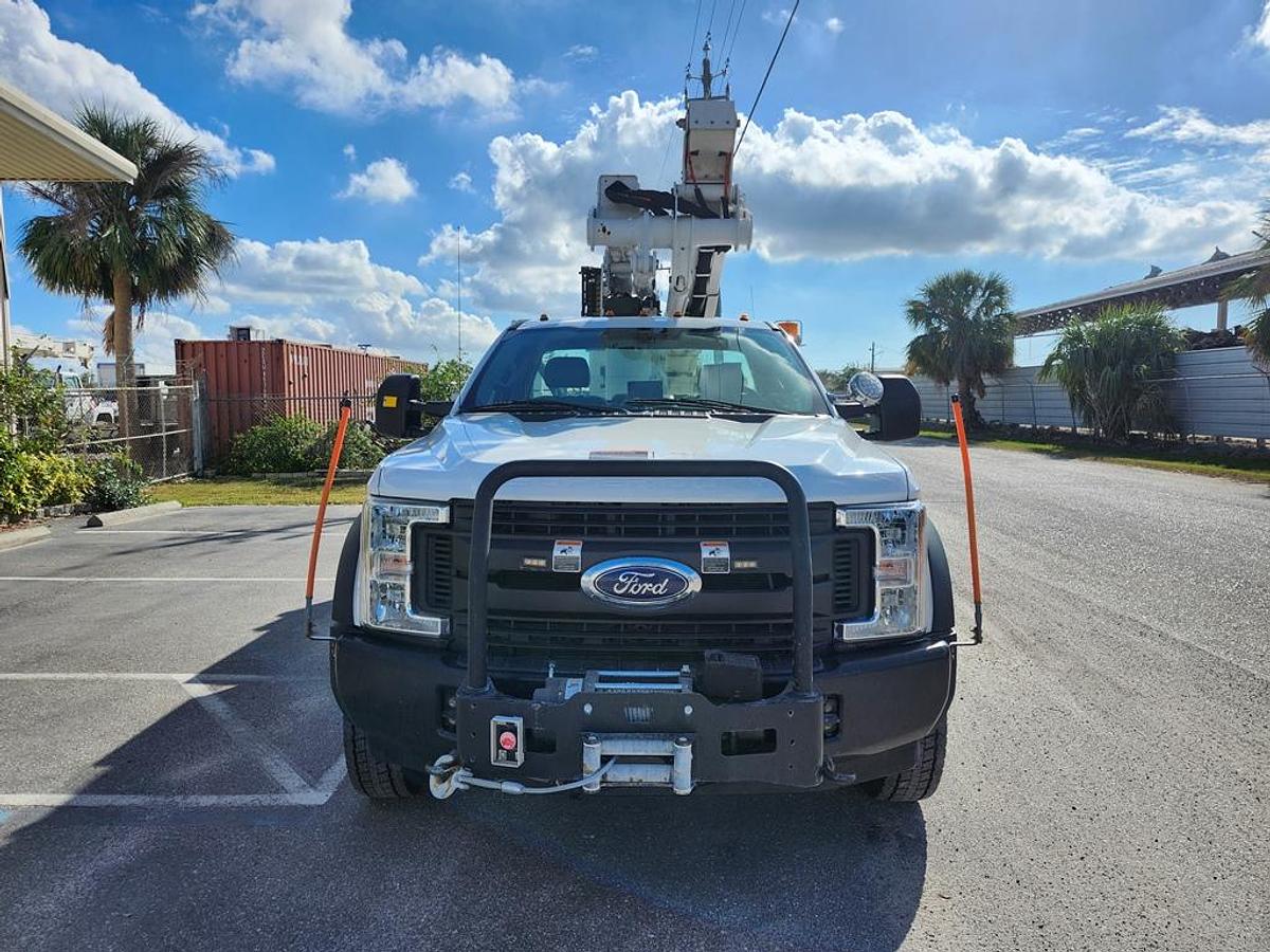 Used Altec AT41M Bucket Boom on 2019 Ford F550 4x4 Reg Cab Utility Truck - 88481