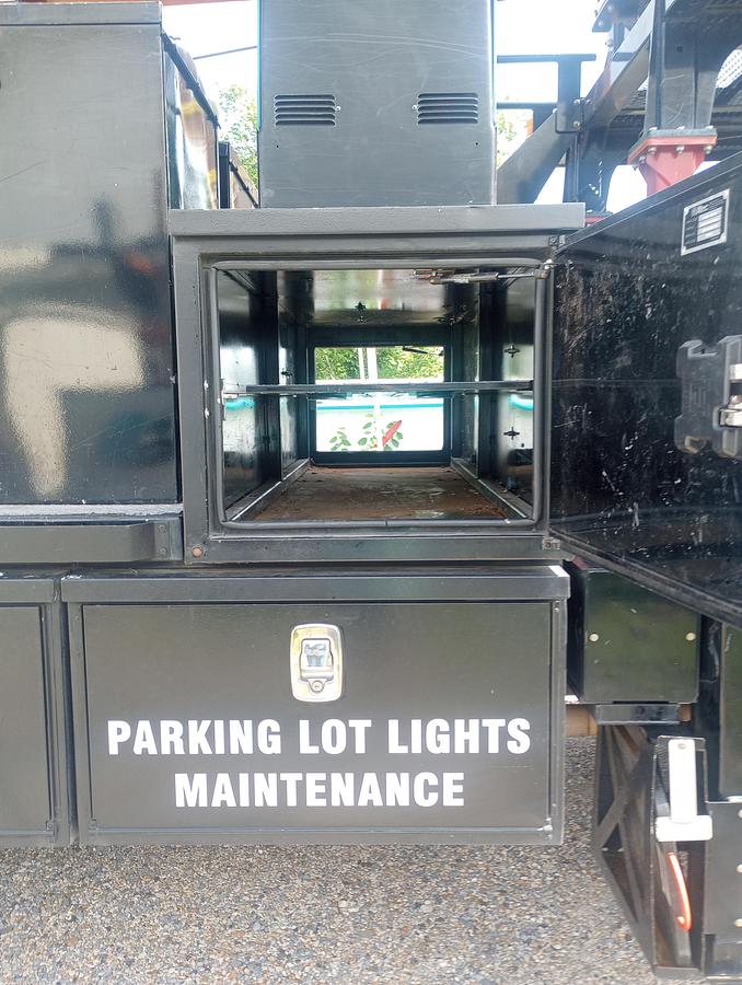 Used Altec LS63 Sign Crane on 2017 Ford F750 Reg Cab Flatbed Truck - 66987
