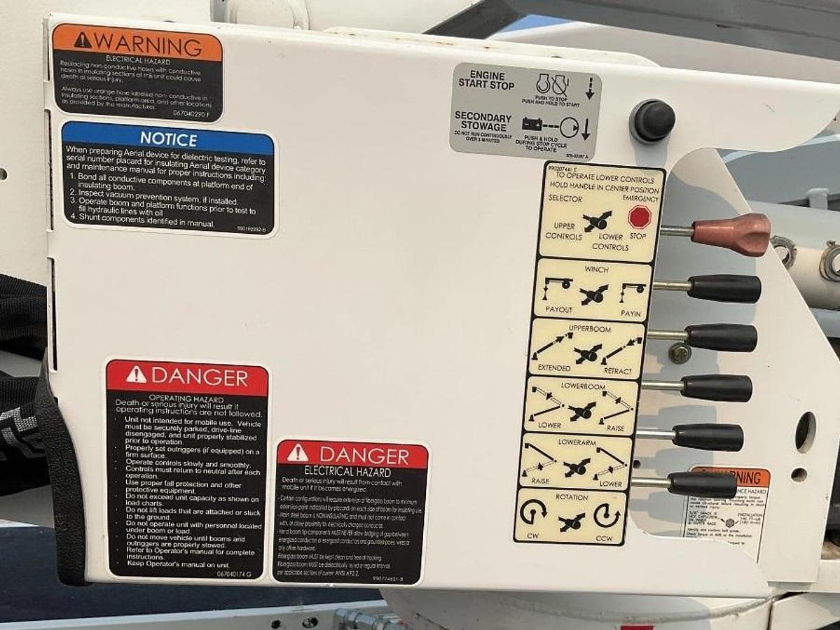 Used Altec AT41M Bucket Boom on 2019 Ford F550 4x4 Reg Cab Utility Truck - 23516