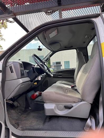 Used Elliot L60R Sign Crane on 2006 Ford F750 4x2 Reg Cab Flatbed Truck - R77335