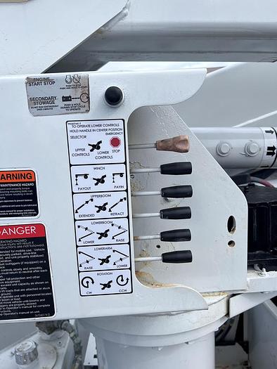 Used Altec AT41M Bucket Boom on 2019 Ford F550 4x4 Reg Cab Utility Truck - M03357