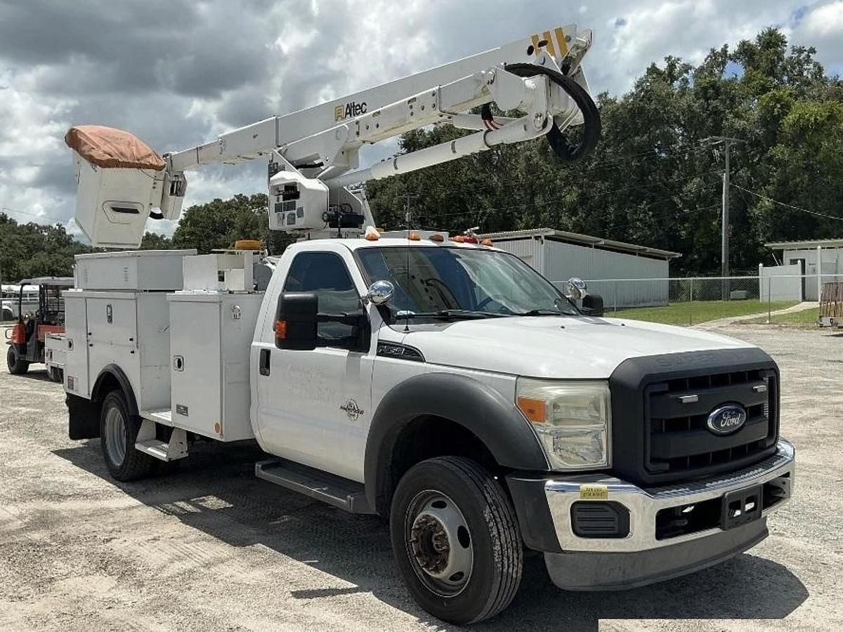 Used Altec AT40G Bucket Boom on  2016 Ford F550 4x4 Reg Cab Utility Truck - 83118