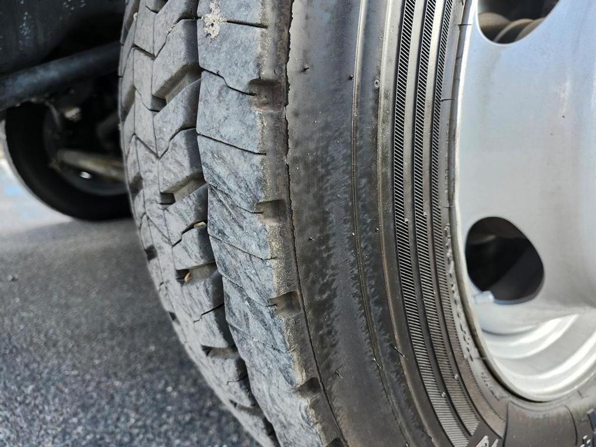 Used Altec AT41M Bucket Boom on 2019 Ford F550 4x4 Reg Cab Utility Truck - 88481