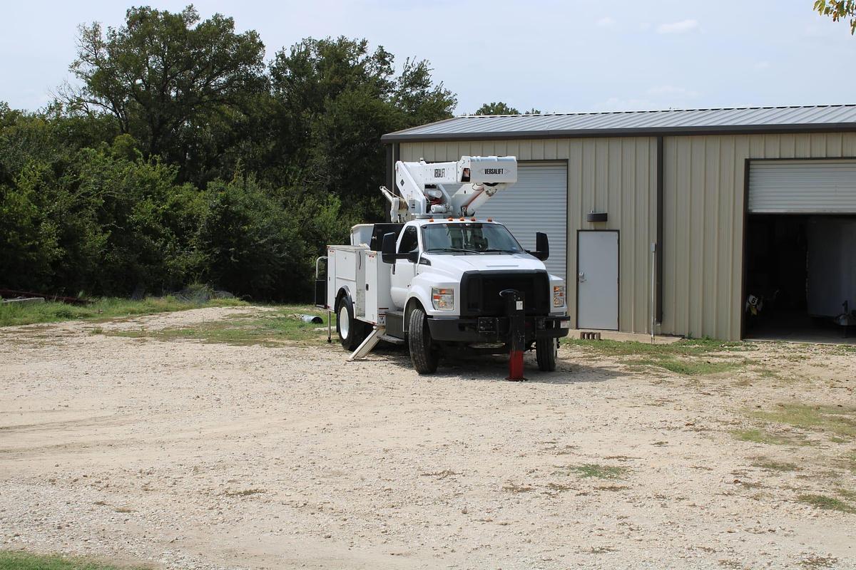 Used Versalift VST-5500SI on 2016 Ford F750 Reg Cab Utility Truck - M03468