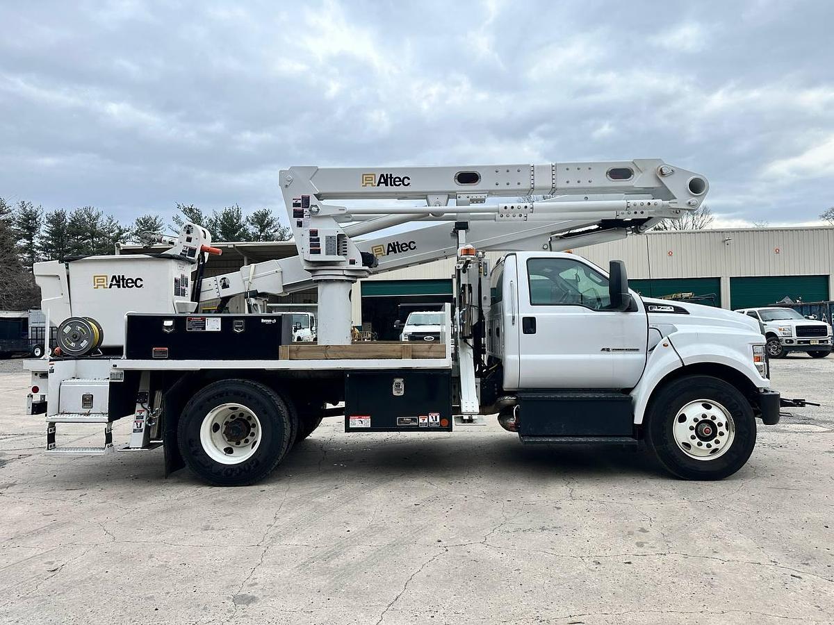 Used Altec TA55 Bucket Boom on 2023 Fored F750 4x2 Reg Cab Flat Bed Truck - R12219