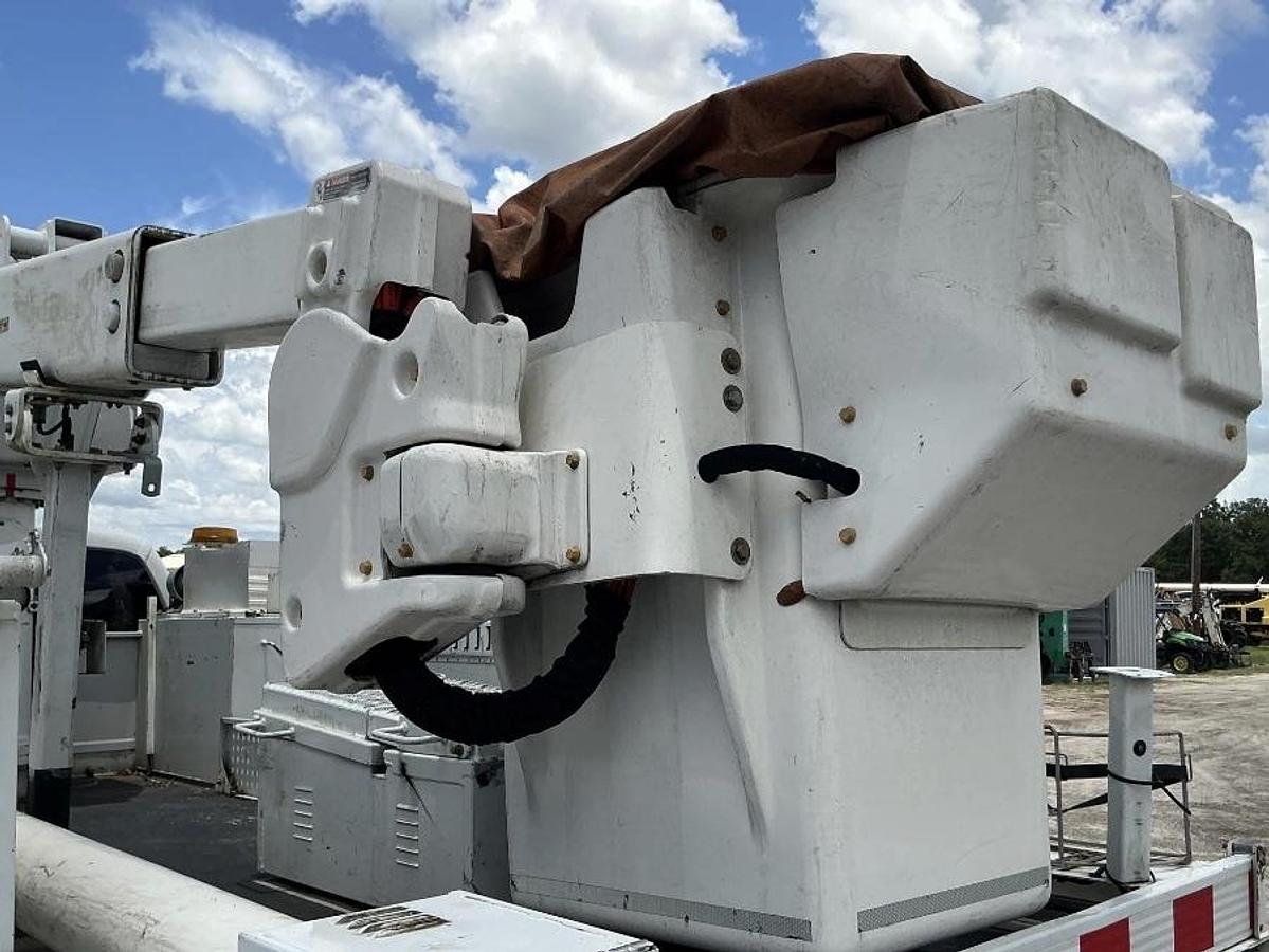 Used Altec AT40G Bucket Boom on  2016 Ford F550 4x4 Reg Cab Utility Truck - 83118