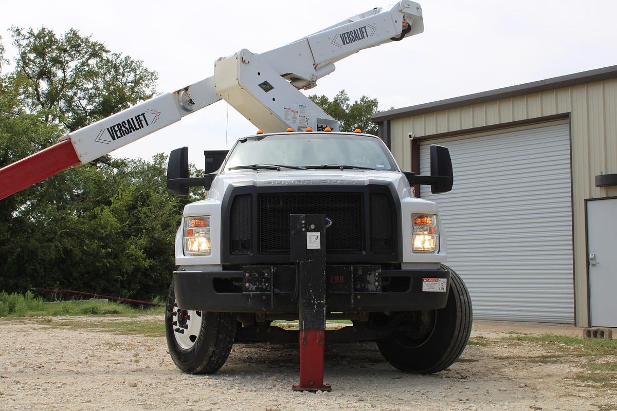 Used Versalift VST-5500SI on 2016 Ford F750 Reg Cab Utility Truck - M03468