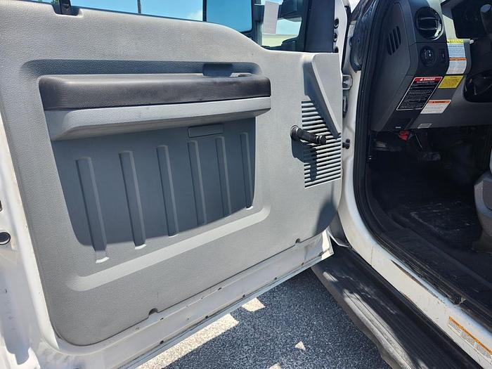 Used Altec AT235P Cable Placer on 2014 Ford F550 4x2 Reg Cab Utility Truck - 81122