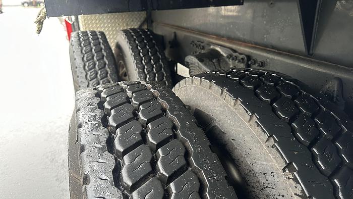 Used 2017 Elliott G85R Sign Crane on 2017 Freightliner M2-106 6x4 Reg Cab Flatbed Truck - MB7599