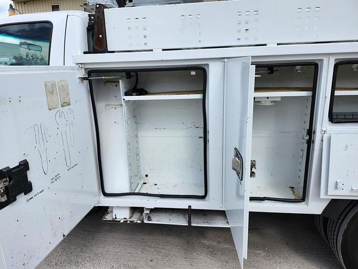 Used Altec AT40-MH Bucket Boom on 2015 Ford F550 Regular Cab Utility Truck - H21805