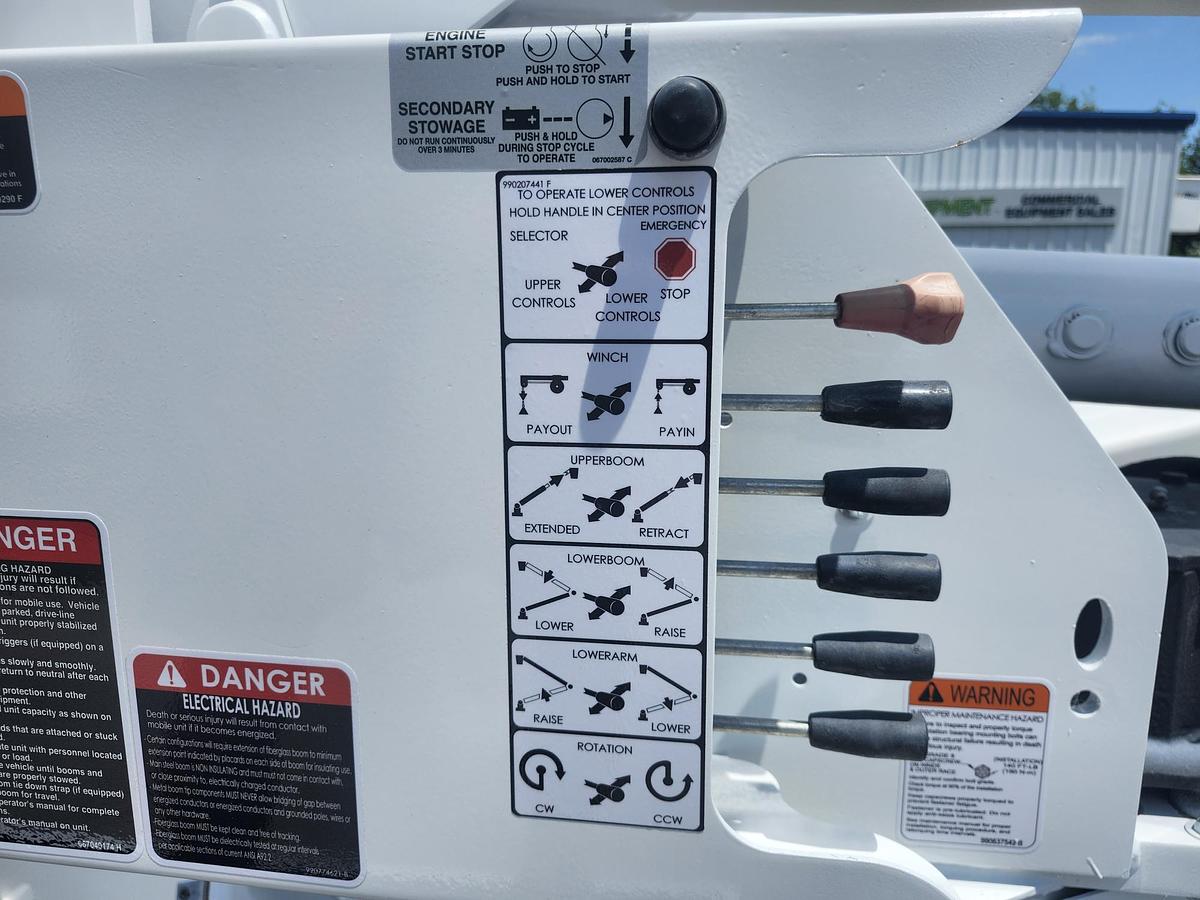 Used 2019 Altec AT48M Bucket Boom on a 2019 Ford F550 4x4 Regular Cab Utility Truck - 15672