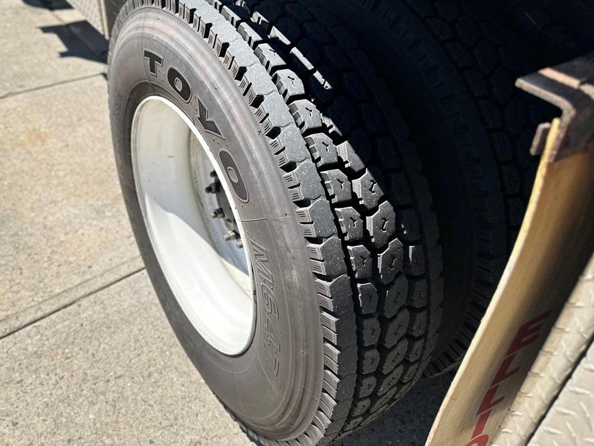 Used Elliott L55 Sign Crane on 2020 Freightliner M2-106 Non-CDL Reg Cab Flatbed Truck - ME3290