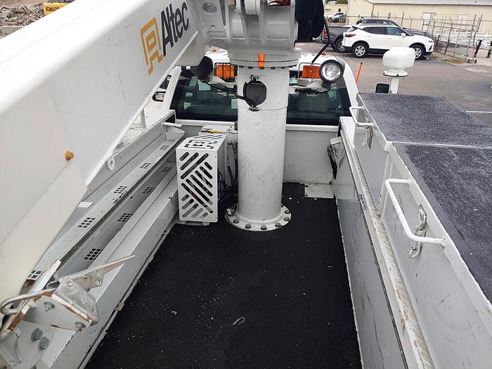 Used Altec AT41M Bucket Boom on 2018 Ford F550 4x4 Reg Cab Utility Truck - P04802
