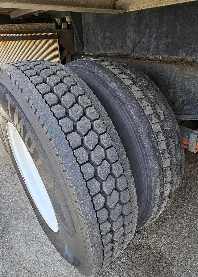 Used Elliott L55R Sign Crane on 2019 Freightliner M2-106 Reg Cab Flatbed Truck - MM6930