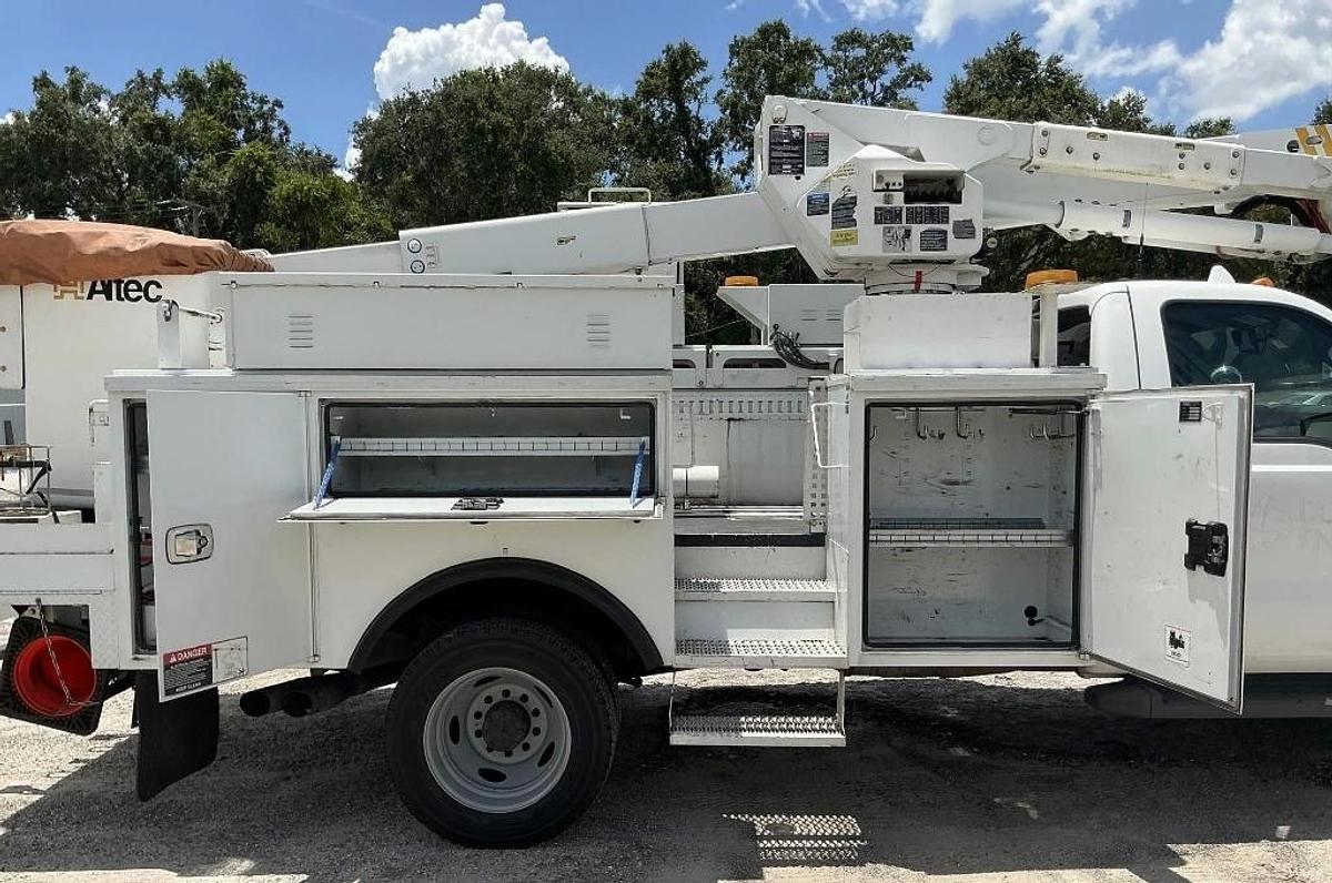 Used Altec AT40G Bucket Boom on  2016 Ford F550 4x4 Reg Cab Utility Truck - 83118