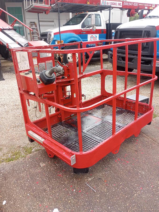 Used Altec LS63 Sign Crane on 2017 Ford F750 Reg Cab Flatbed Truck -