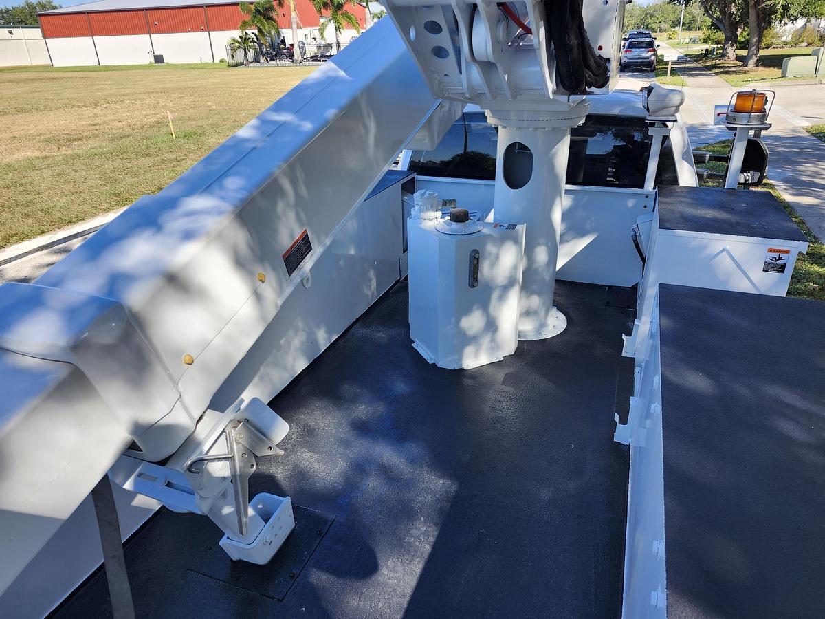 Used Altec AT41M Bucket Boom on 2019 Ford F550 4x4 Reg Cab Service Truck - 15762