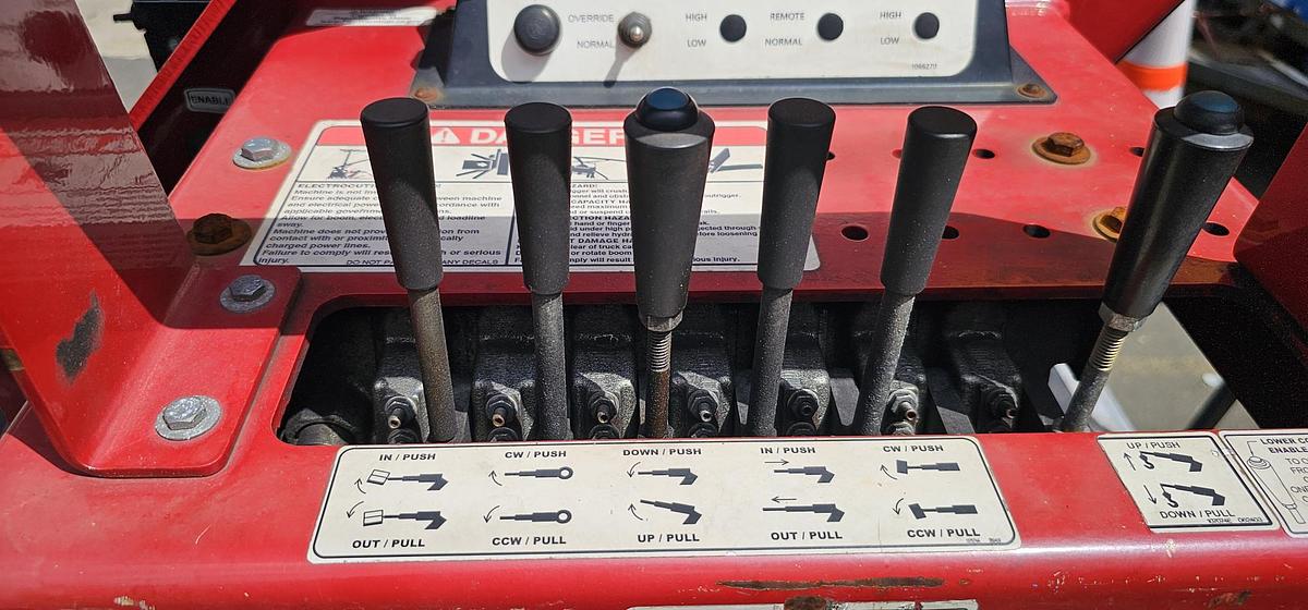 Used Elliott L55R Sign Crane on 2019 Freightliner M2-106 Reg Cab Flatbed Truck - MM6930