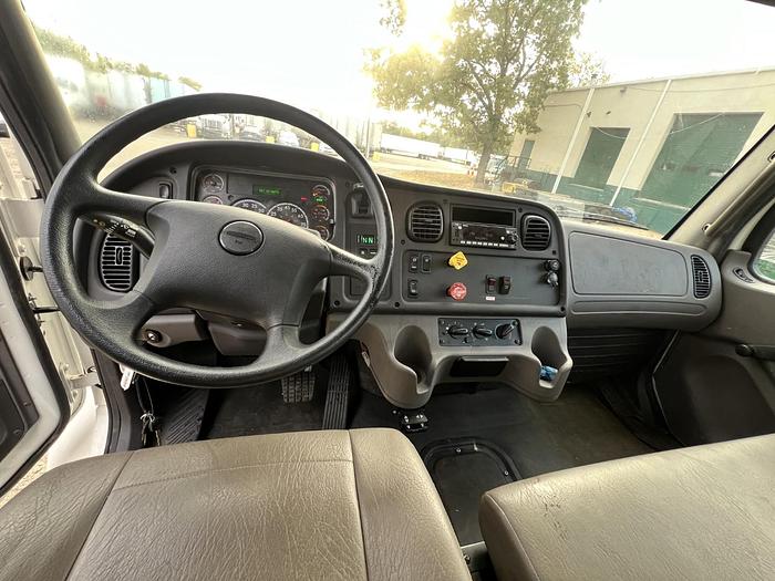 Used 2023 Freightliner M2 Versalift TMD2047T Digger Derrick - RF3549