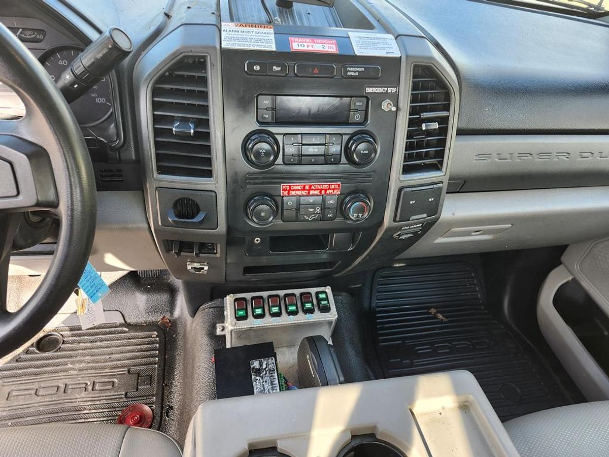 Used Altec AT41M Bucket Boom on 2019 Ford F550 4x4 Reg Cab Utility Truck - 88481