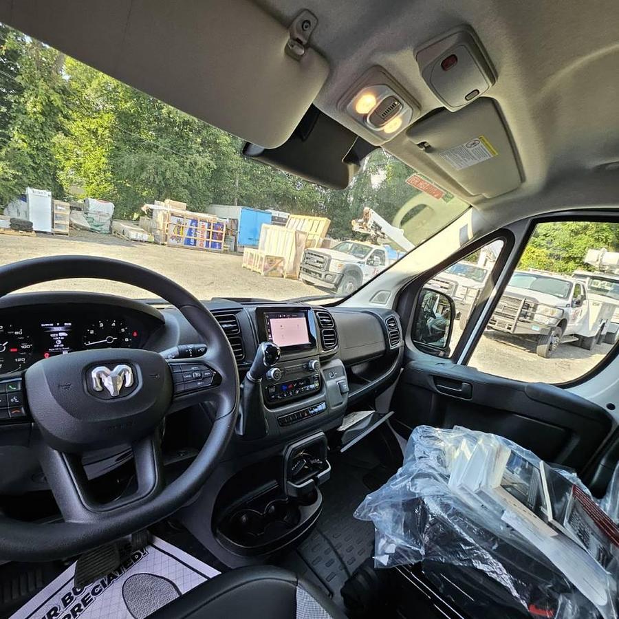 Used Versalift VANTEL29 NE Bucket Van on 2023 RAM 3500 VAN - R57611