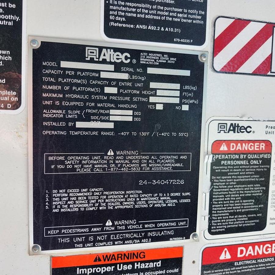 Used Altec AT40S Sign Boom on 2015 Ford F550 Utility Truck - 72707