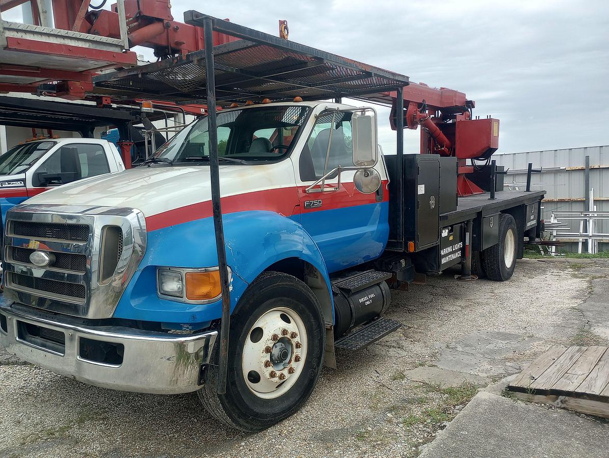 Used 2009 Ford F750 Wilkie 65XRB Sign Crane Truck – M35710
