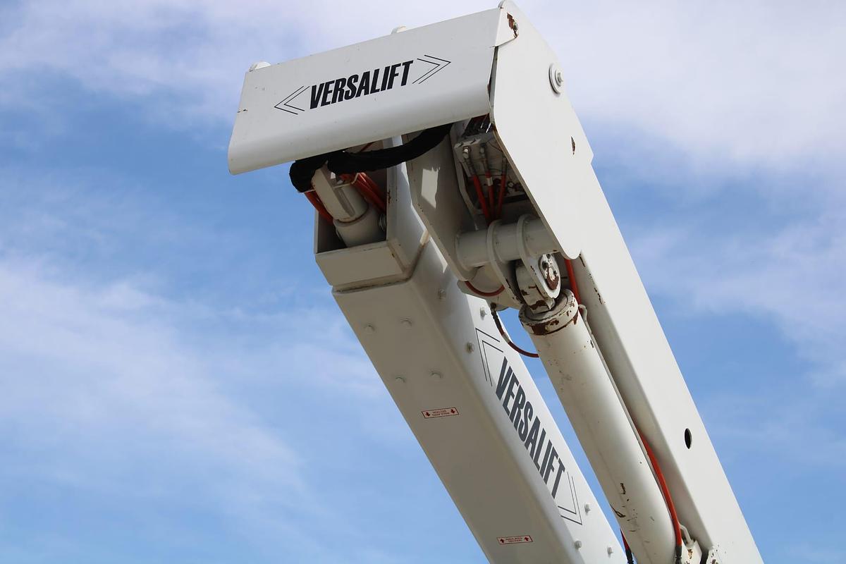 Used Versalift VST-5500SI on 2016 Ford F750 Reg Cab Utility Truck - M03468