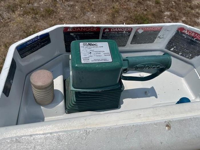 Used Altec AT41M Bucket Boom on 2019 Ford F550 Utility Truck - 57108