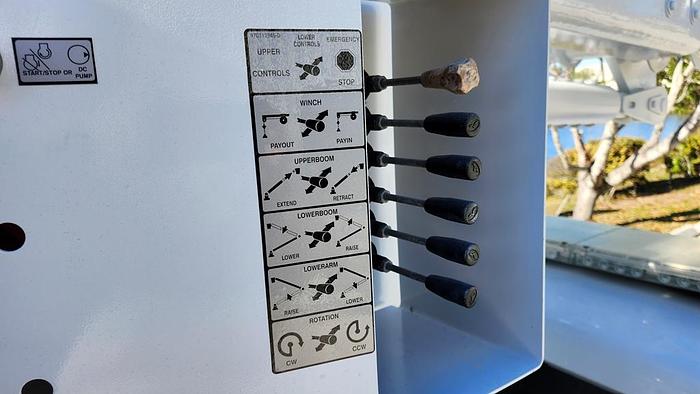 Used Altec AT40S Bucket Boom on 2016 Ford F550 Reg Cab Utility Truck - 72785