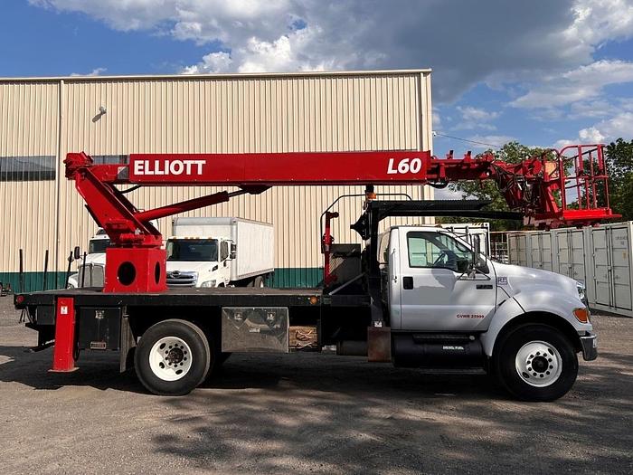 Used Elliot L60R Sign Crane on 2006 Ford F750 4x2 Reg Cab Flatbed Truck - R77335