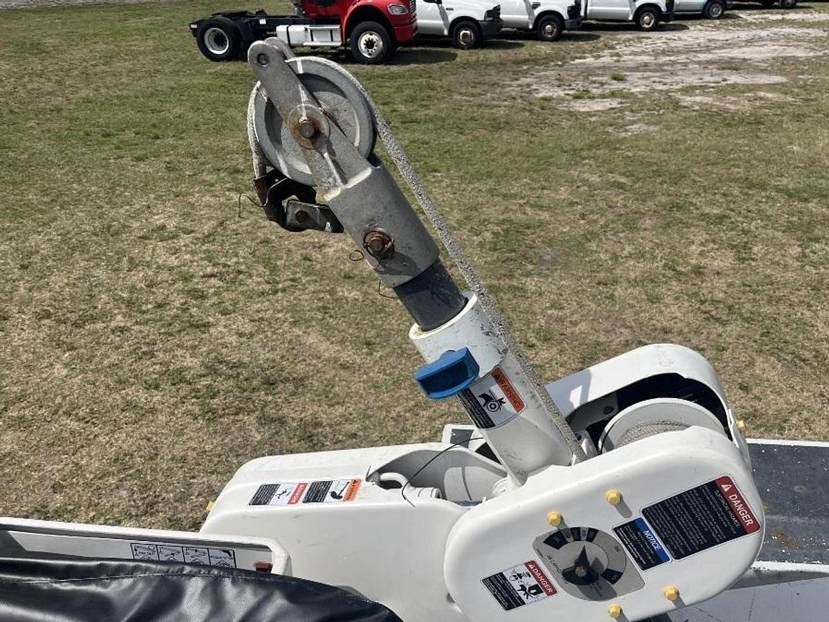 Used 2019 Altec AT48M Bucket Boom on a 2019 Ford F550 4x4 Regular Cab Utility Truck - 15672