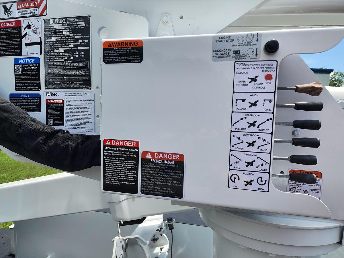 Used 2019 Altec AT48M Bucket Boom on a 2019 Ford F550 4x4 Regular Cab Utility Truck - P10412