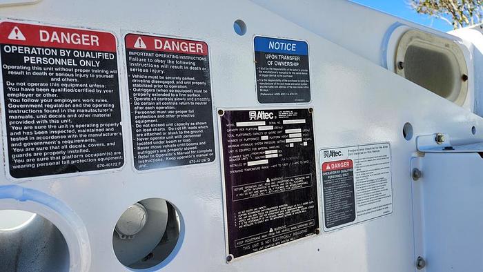 Used Altec AT40S Bucket Boom on 2016 Ford F550 Reg Cab Utility Truck - 72785