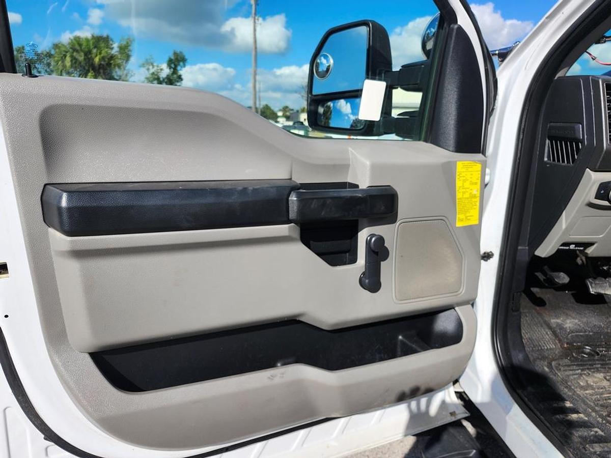 Used Altec AT41M Bucket Boom on 2019 Ford F550 4x4 Reg Cab Utility Truck - 88481