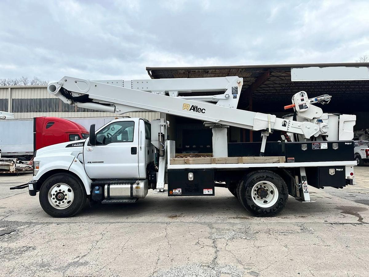 Used Altec TA55 Bucket Boom on 2023 Fored F750 4x2 Reg Cab Flat Bed Truck - R12219