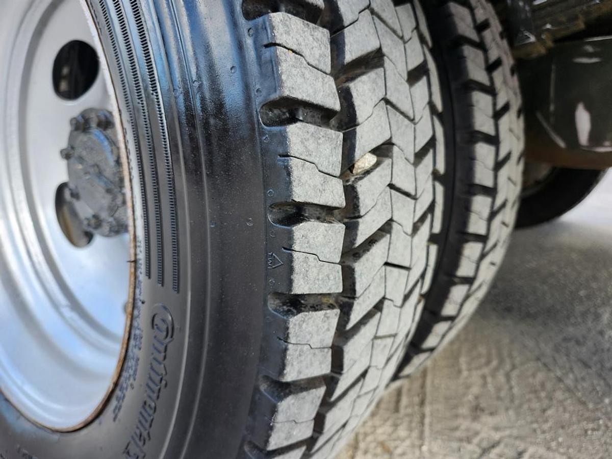 Used Altec AT41M Bucket Boom on 2019 Ford F550 4x4 Reg Cab Utility Truck - 88481