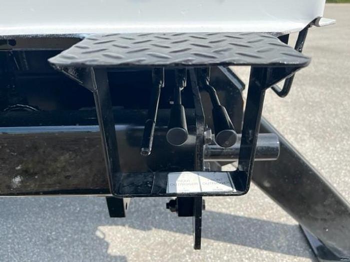 Used Altec DM47-TR Digger Derrec on 2012 International 7300 4x4 Reg Cab Utility Truck – C52937